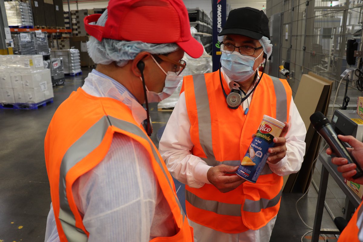 Prefet02's tweet photo. 22/09 : Ziad Khoury, préfet de l'Aisne, a visité l'entreprise #Intersnack à Vic-sur-Aisne, leader de son secteur qui produit et s'approvisionne en France, avec des créations d'emploi #Vico #FranceRelance https://t.co/c8KbB8Hicn
