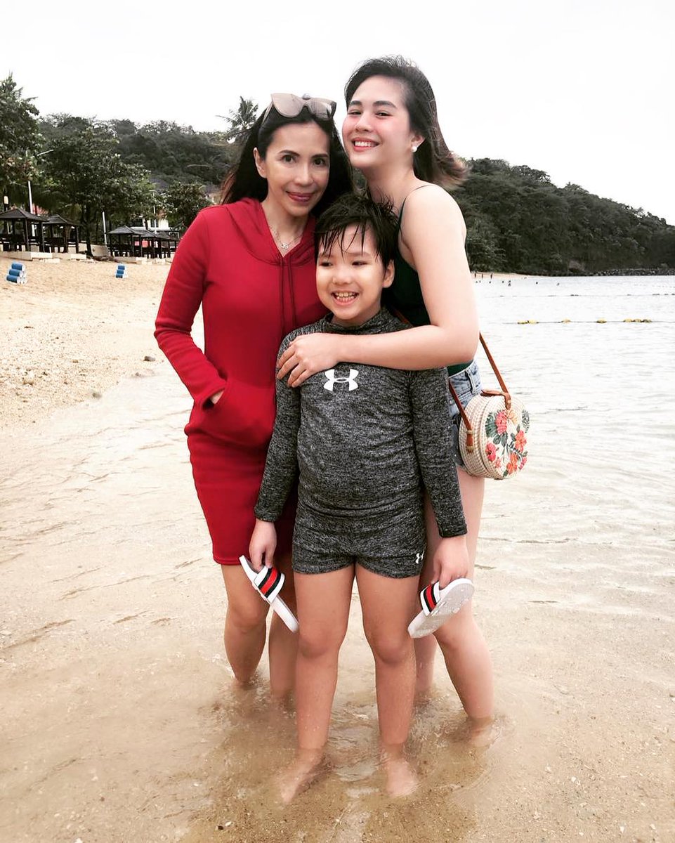 EiramesorEnna's tweet photo. Happy Birthday @jeninedesiderio!!! Wishing you happiness, good health and more blessings to come. Thank you for infinite love and support to our princess @superjanella. We ❤️ you from Janella Stars Family! 🎂🎁🎈🎉 https://t.co/hjHRlU94ZJ