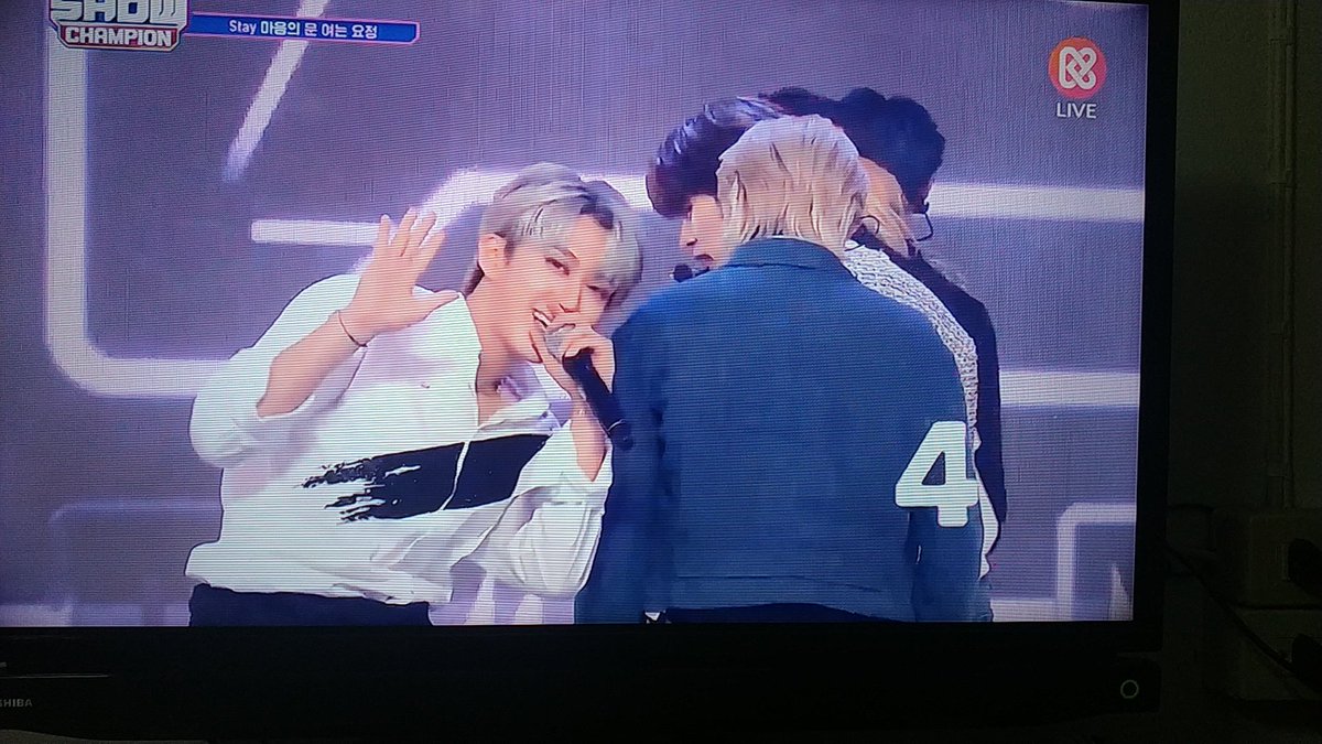 chongco_'s tweet photo. โอ้ยยย..น่ารักกกกกก ไม่ไหวแล้วววว ...ก๊อก...ก๊อกกกก #BackDoor1stWin #StrayKids #sray #Felix #ChangLix https://t.co/Ix1nl9dxkN