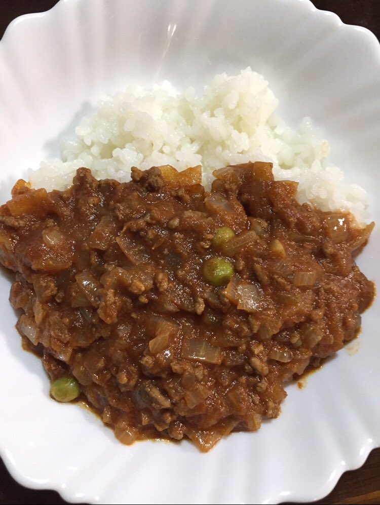 今日はブレチャ配信の日だから 
カレーだー🍛
って思って気合い入れてスパイスカレーを作ったら…思ったより時間かかっちゃった😂
でもキーマカレー完成❣️今から食べて配信楽しみます🥰
#ブレチャ #WHO2020