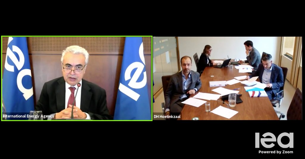 Great pleasure to launch <a href="/IEA/">International Energy Agency</a>'s new review of the Netherlands' energy policies with Minister Eric Wiebes 🇳🇱

I welcome the Netherlands' clear vision for its clean energy transition &amp; open-minded approach to the full range of clean energy technologies → iea.li/301FTaK