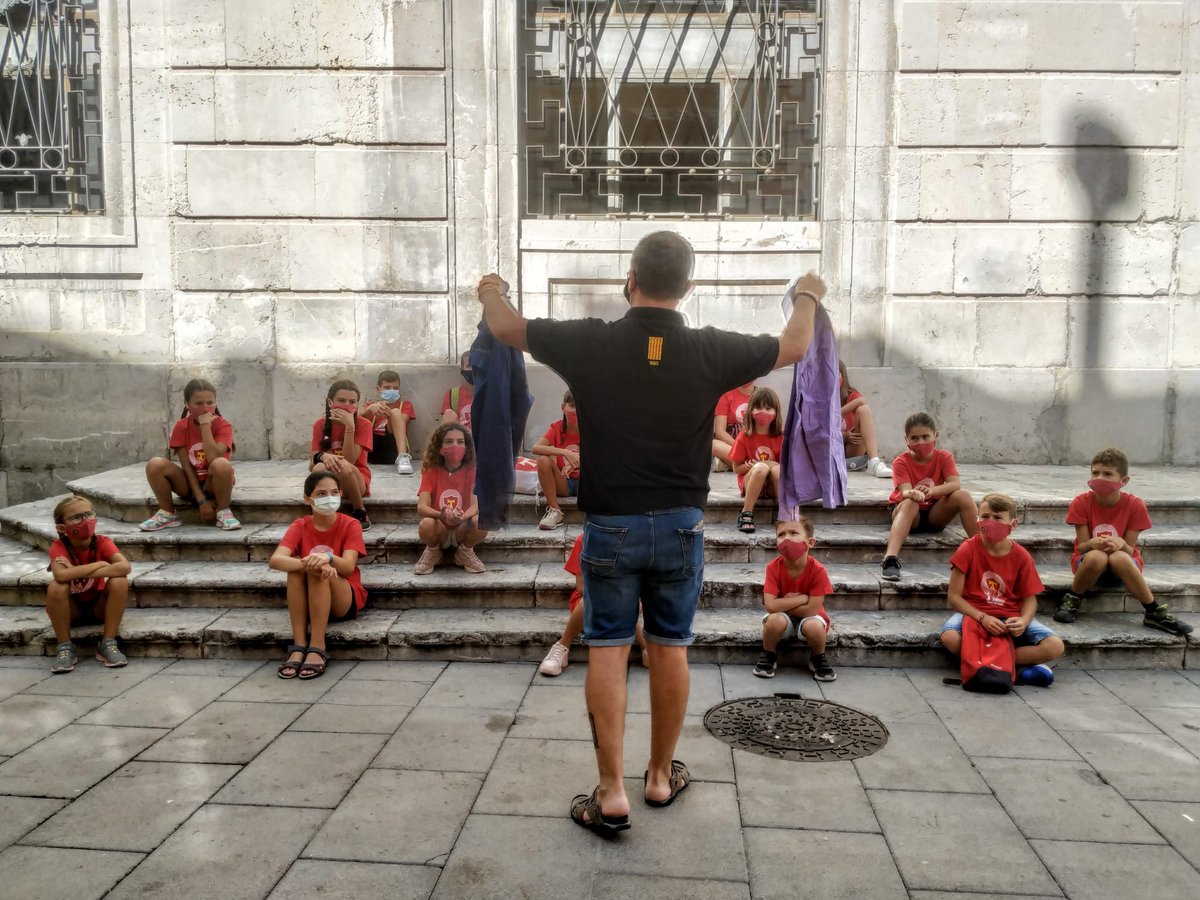 Xiquets de Tarragona (@xiquetstgn) on Twitter photo El nostre Cap de colla <a href="/cherotgn/">Alfredo Gonzalez</a> explica a la nostra canalla els orígens i #50anys dels <a href="/xiquetstgn/">Xiquets de Tarragona</a>
#SantaTecla2020
<a href="/SantateclaTGN/">Santa Tecla Tarragona</a> <a href="/TGNcultura/">Tarragona Cultura</a> #OrgullDeFerne50 El nostre Cap de colla <a href="/cherotgn/">Alfredo Gonzalez</a> explica a la nostra canalla els orígens i #50anys dels <a href="/xiquetstgn/">Xiquets de Tarragona</a>
#SantaTecla2020
<a href="/SantateclaTGN/">Santa Tecla Tarragona</a> <a href="/TGNcultura/">Tarragona Cultura</a> #OrgullDeFerne50