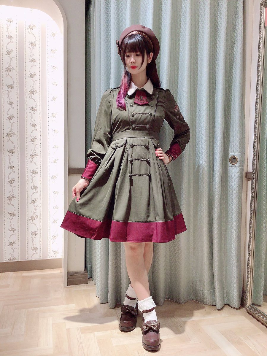 EilA87xUwAIXfre.jpg