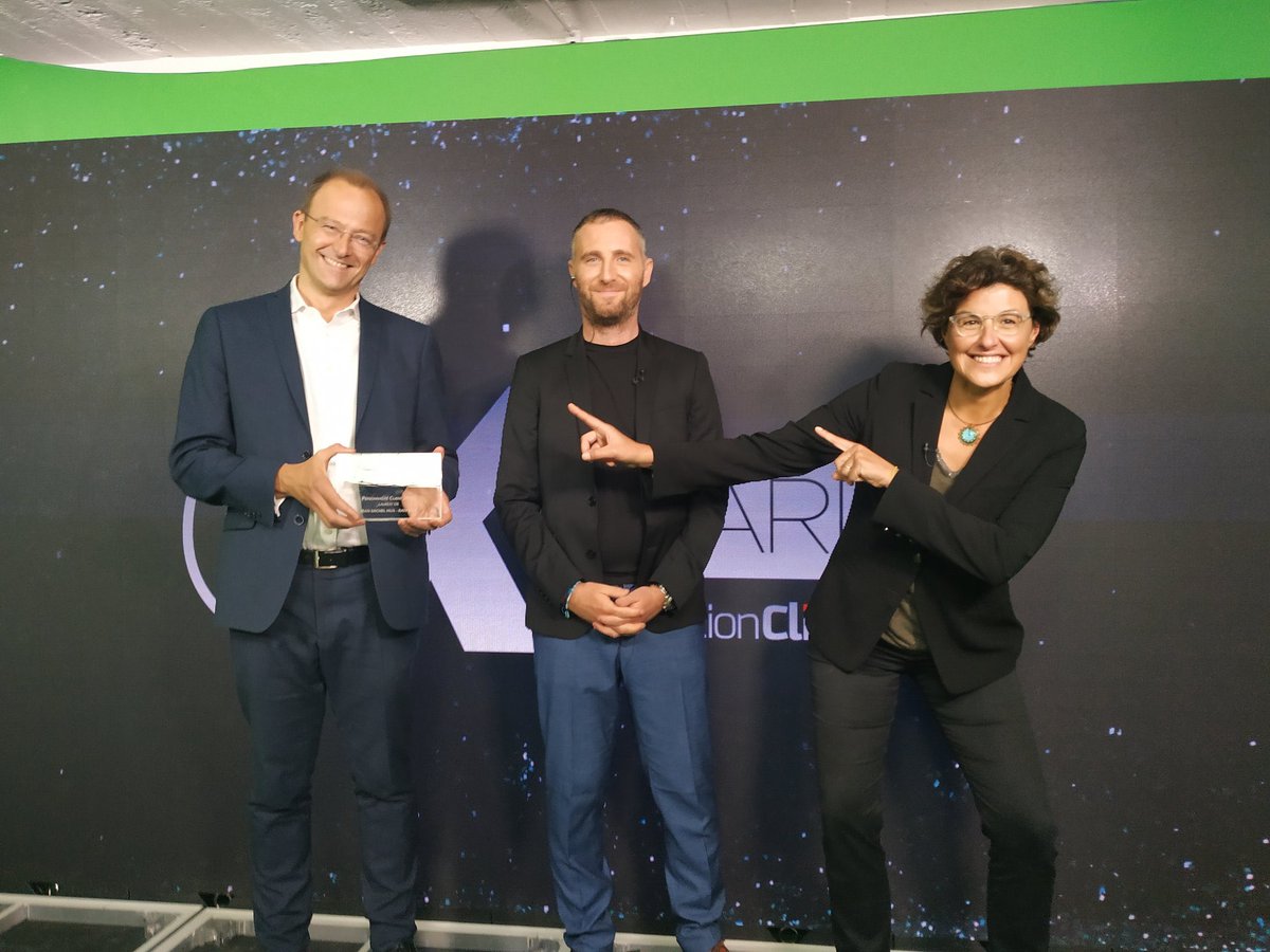ThierrySpencer's tweet photo. Oui c’est lui ! @JMHUA de RATP dev la personnalité client de l’année 2020 !
#cxparis #cxawards https://t.co/uKVItH8Rt5