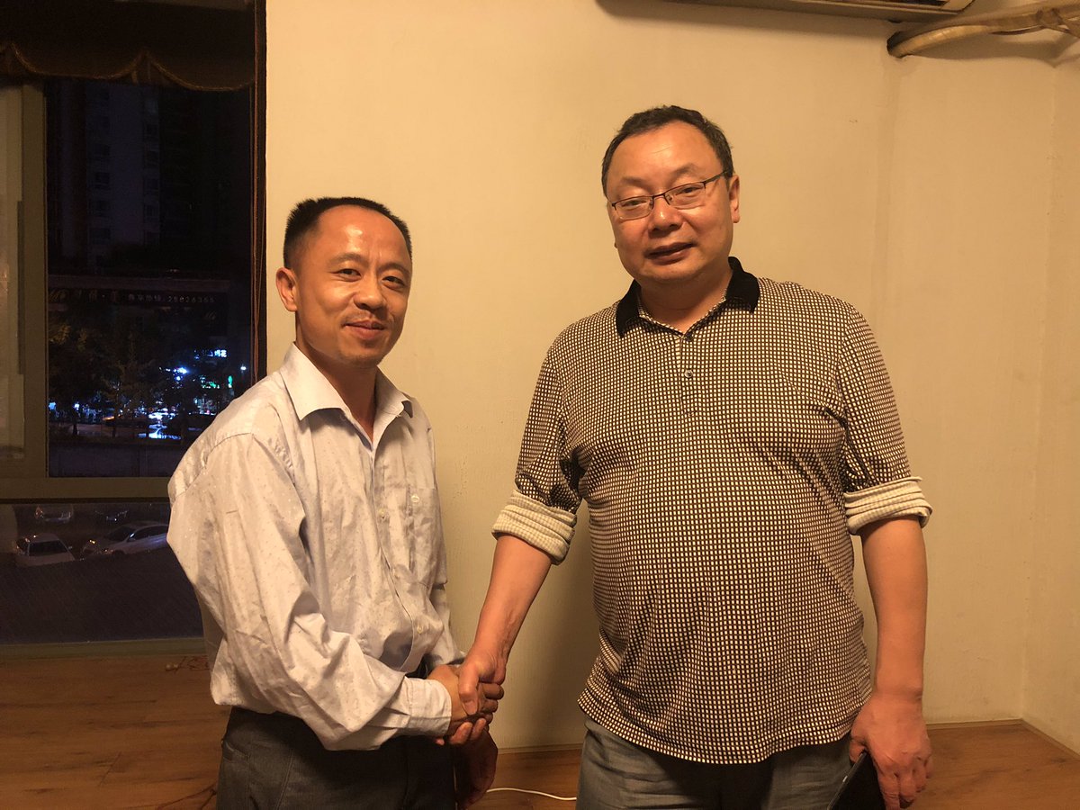 zhbishe's tweet photo. 《裝逼亂報》
20200923「裝」字001號：

全球亞洲·「株洲」原臨時外務長官、裝逼社現任老領導陳小平先生於近日在宇宙裝逼總部（湖南株洲）親切接見貴州大學前經濟學教授楊紹政先生和貴州人權活動人士申有年先生，其後的會晤活動在輕鬆、祥和又不失嚴肅的氛圍中進行⋯⋯（2-1） https://t.co/uR6jNvXYfA
