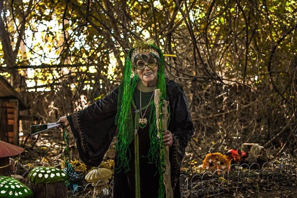 HobbsGrove's tweet photo. 🍁Happy Autumn Euionox, the First Day of Fall, from the Witches of Hobb’s Grove! 🍂✨ https://t.co/mQD6AOnLPR https://t.co/3htEZmtyMv