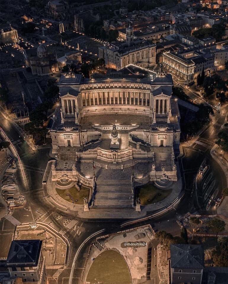 Travelito24's tweet photo. 𝓡𝓞𝓜𝓐 ❤️🇮🇹 https://t.co/vyBRTQuLkz
