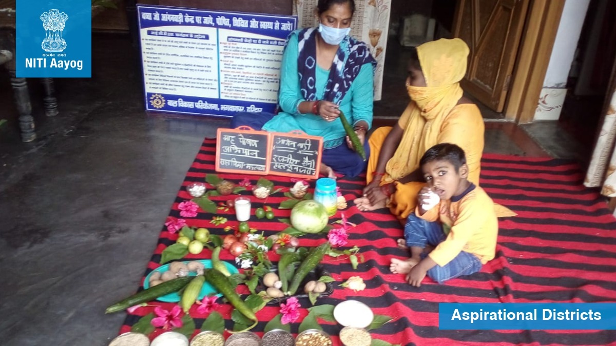 NITIAayog's tweet photo. #AspirationalDistrict Haridwar is celebrating #POSHANMaah2020 by educating pregnant mothers about the benefits of an iron and vitamin rich diet, for them and their child through Poshan Rangolis. 

स्वस्थ, सुखी अवं समृद्ध जीवन के लिए #MissionSahiPoshan! 🙌 https://t.co/UeBD9FIhBW