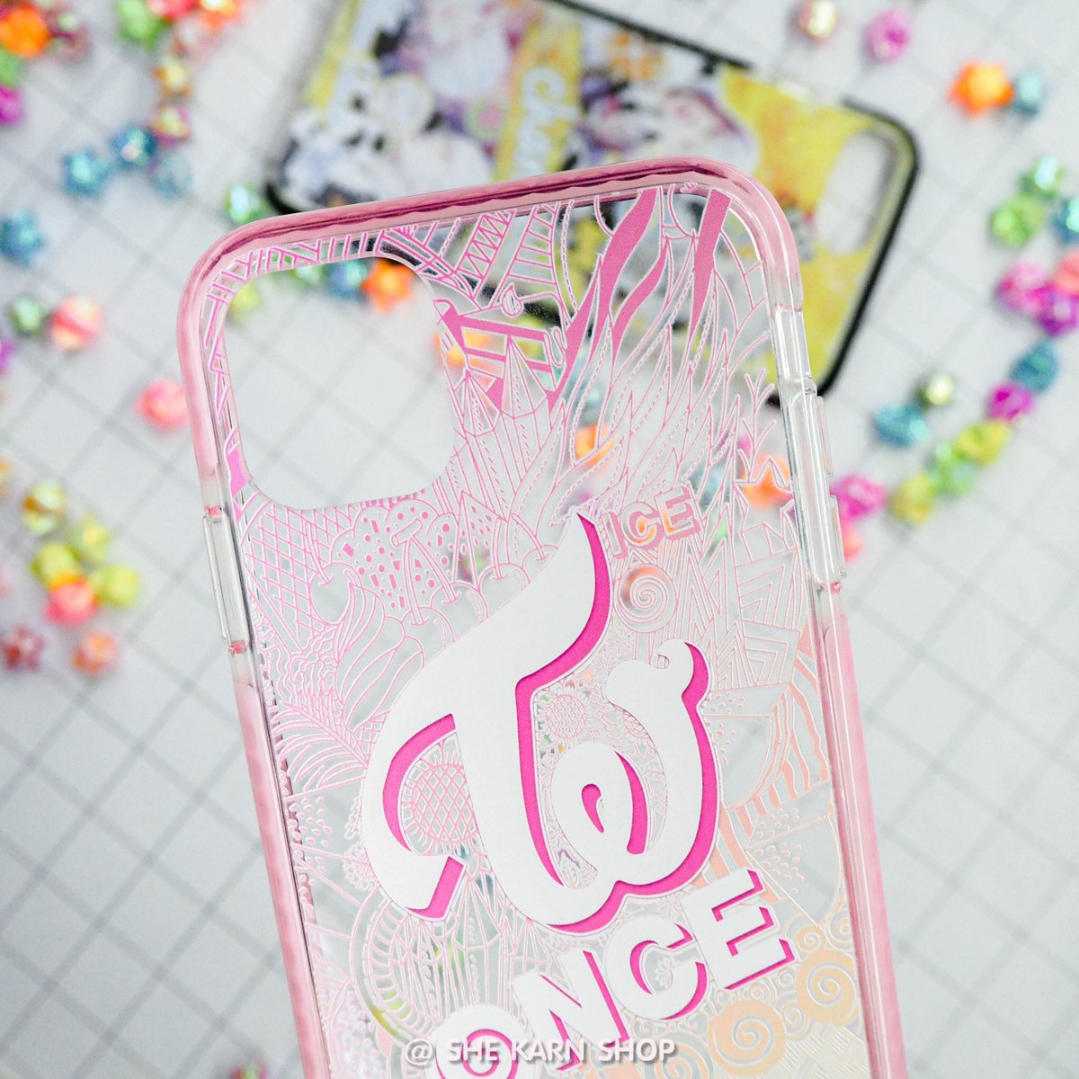 shekarncase's tweet photo. #sksเคสใส ลาย #SksTwice แบบเว้นพื้นหลัง สกรีนลงบนเคสใสพรีเมี่ยม เคสประเภทนี้มีรุ่นไม่เยอะสีกรอบตอนนี้มีสีดำ สีขาว และสำหรับ iPhone 11 จะมีสีชมพูเพิ่มเข้ามา 

-เคสใสมีรุ่นเยอะมากกก ราคา 350฿ รวมส่ง ems 
-เคสใสพรีเมี่ยม มีรุ่นน้อยกว่าลดจาก 390฿ เหลือ 350฿ 
สอบถามรุ่นได้เลยจ้า https://t.co/qa9zdzcflL