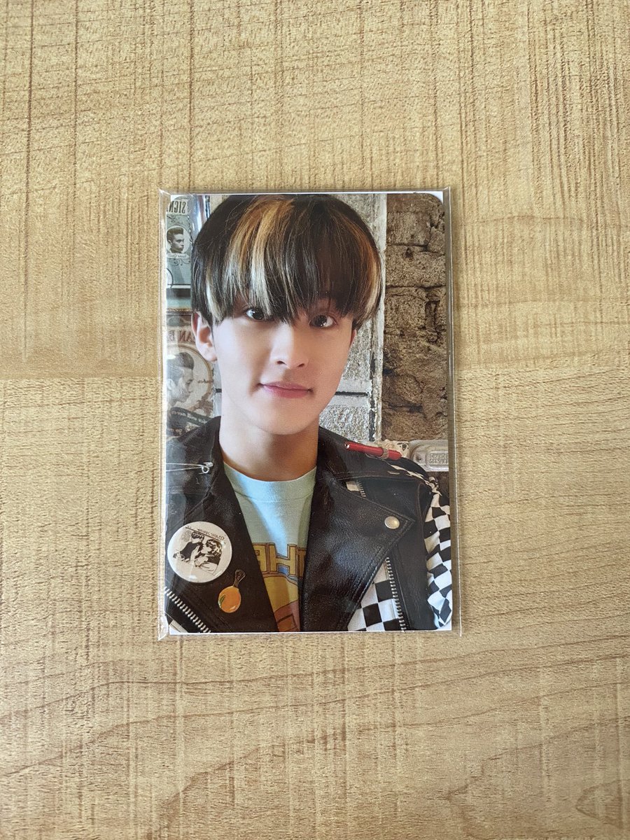 markrld's tweet image. mark came home kisses him