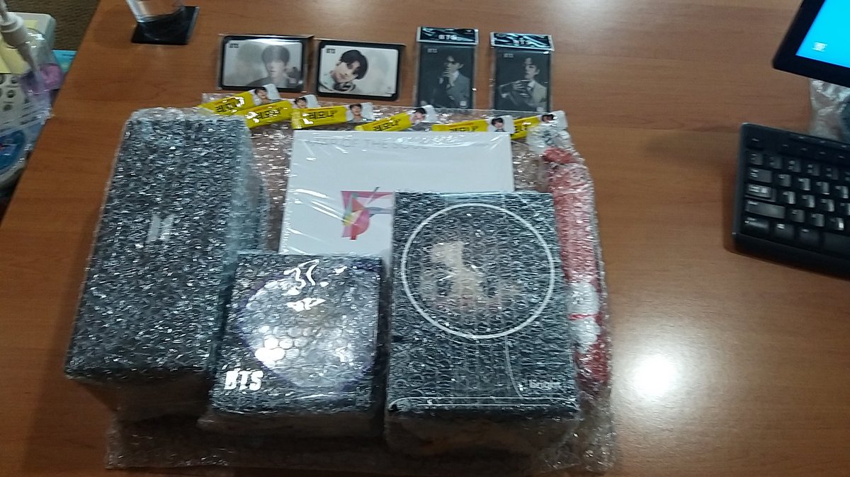 MyStarMySunShi1's tweet photo. Thank you @bbrightwin4eva I received the package safely 🤗
#brightdoll #btsstuff https://t.co/qxT25b0XVE