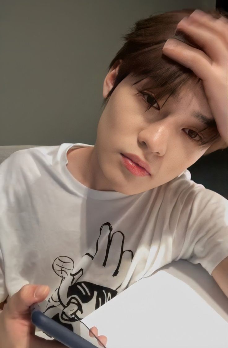 KesaaZ's tweet photo. chenle ini anak nya berbakat lo,dia jg anak baik walau ga nunjukin nya secara langsung tpi gw yakin chenle sayang banget sma sijeuni.tolong jaga diri baik²^^
WE LOVE YOU ZHONG CHENLE💚
#treatchenlebetter https://t.co/a4Lt7jOPeC