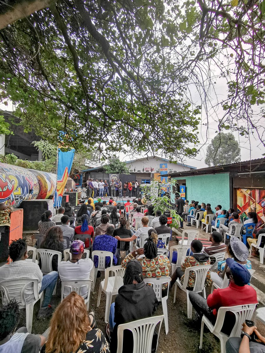 KivuArts's tweet photo. Le spectacle #VijanaPamoja s'est tenu, comme prévu,  avec brouillon en ville de #Goma. Le premier spectacle pluridisciplinaire pour prêcher la paix et la non non-violence au sein de la jeunesse congolaise. https://t.co/OHiIFfebvr