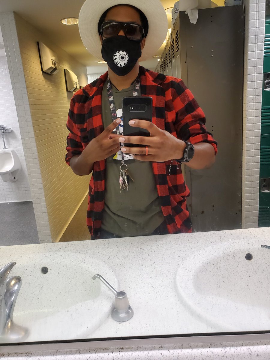 thatpoppunkwolf's tweet photo. I've absolutely fallen in love with this hat I bought for #gsfc2019! So I guess this is a suiter vs suit? Who wore it best?
#poppunkwolf #Fursuit #suitervssuit #fursuiter https://t.co/SzL3C5smwK