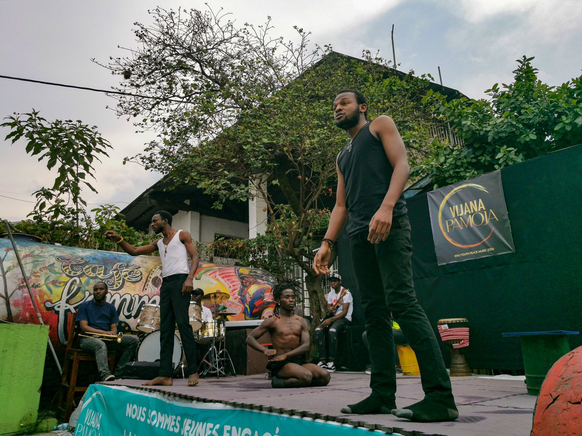 KivuArts's tweet photo. Avec l'appui de CAFOD, l'Académie Kivu Arts a réuni plus de 10 artistes de disciplines différentes ( chant  danse, dessin, sport, instrumentiste...) dans une symbiose axée sur le message pacifiste. https://t.co/LNmpYYGG76
