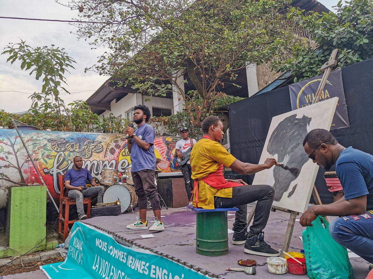 KivuArts's tweet photo. Avec l'appui de CAFOD, l'Académie Kivu Arts a réuni plus de 10 artistes de disciplines différentes ( chant  danse, dessin, sport, instrumentiste...) dans une symbiose axée sur le message pacifiste. https://t.co/LNmpYYGG76