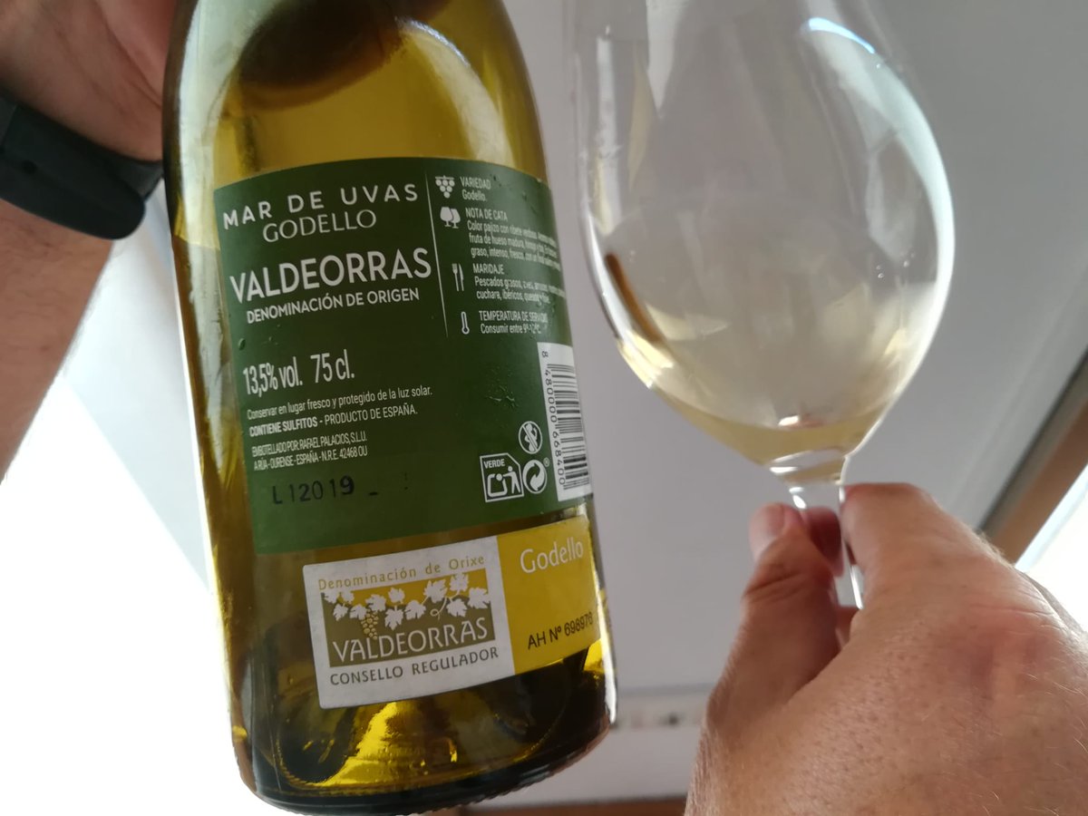 WineCastineiras's tweet photo. Descubrimos este #Godello de @Vino_rpalacios imbatible RCP, propongo para candidato a  #best #tiesosfriendly de @CDecantado #nicewine #bestchoice #smartchoice #wine https://t.co/b563pJf0Gb