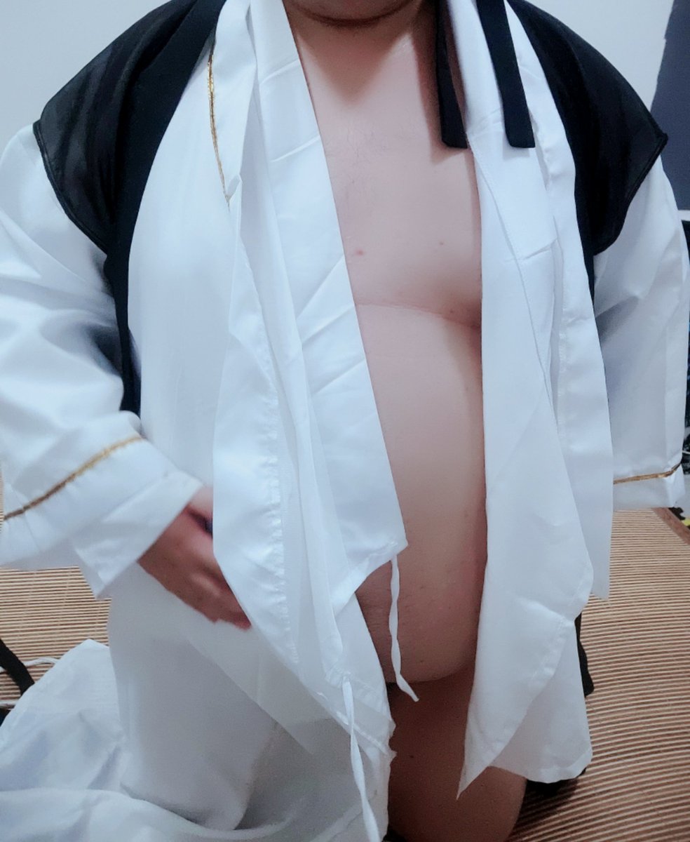 衣着凌乱的胖书生