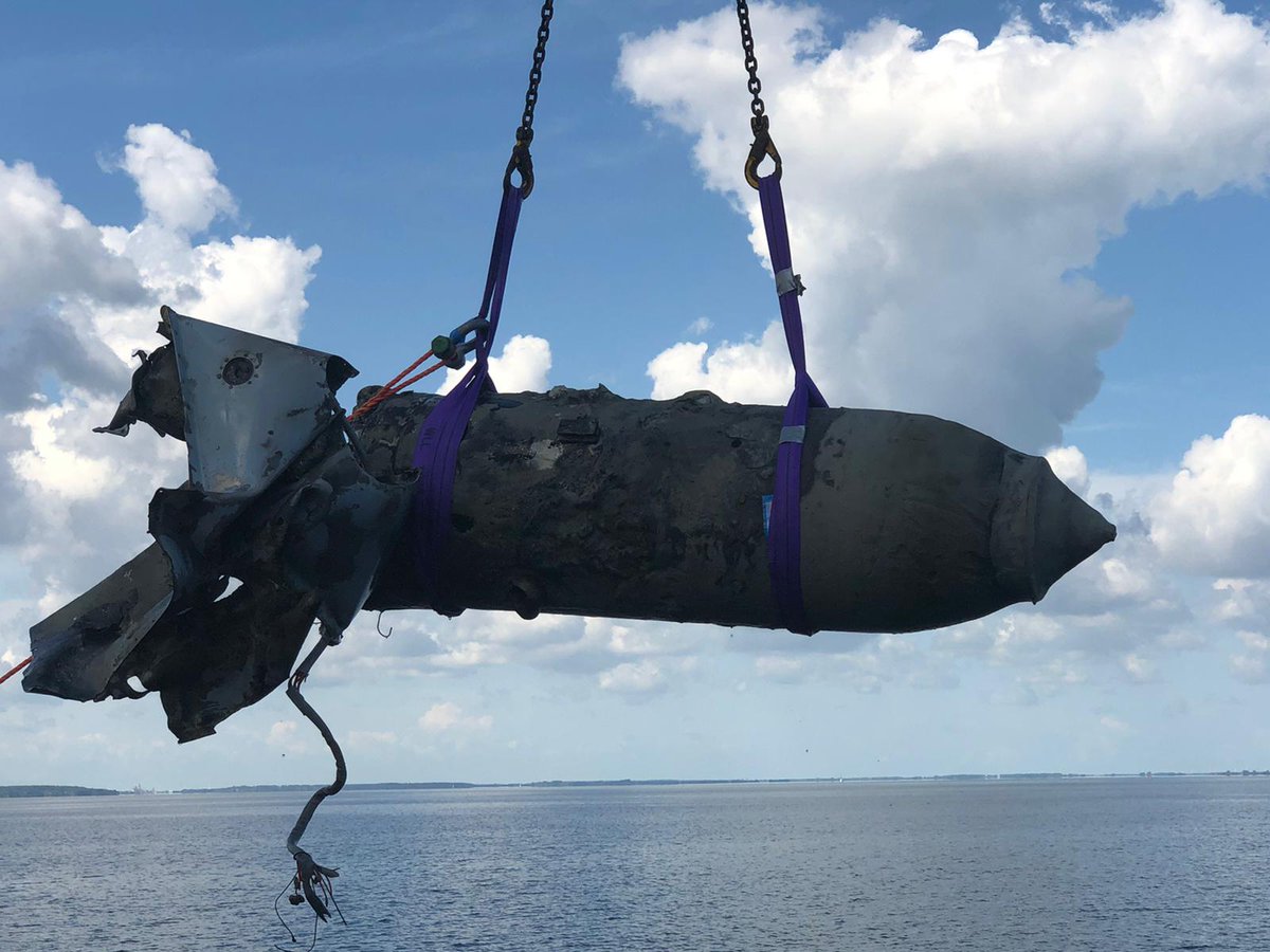 50Hertzcom's tweet photo. Clear path for subsea cables to #offshore wind farms #ArcadisOst1 and #BalticEagle: #50Hertz completes in project #Ostwind2 unexploded ordnance recovery in the Baltic Sea. This glider bomb Henschel Hs 293 from World War II was recovered - a practice version without explosives. https://t.co/krAEqj7dqd