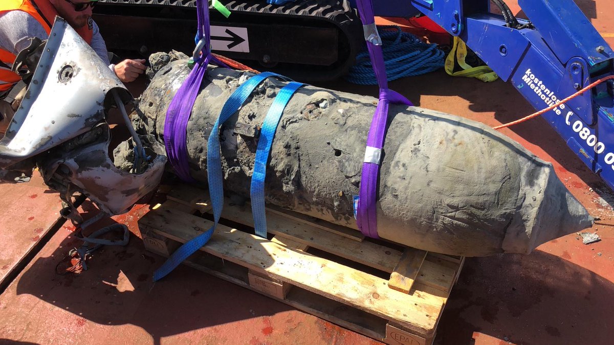 50Hertzcom's tweet photo. Clear path for subsea cables to #offshore wind farms #ArcadisOst1 and #BalticEagle: #50Hertz completes in project #Ostwind2 unexploded ordnance recovery in the Baltic Sea. This glider bomb Henschel Hs 293 from World War II was recovered - a practice version without explosives. https://t.co/krAEqj7dqd