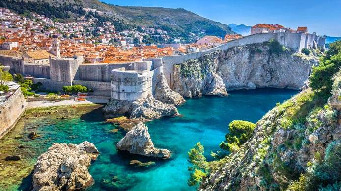 __EasyTravel's tweet photo. 🔵Vous hésitez à partir découvrir la Croatie ? 
Voici 2 paysages qui vont vous faire changer d'avis ! ✨

#PPAFLY20 #EASYTRAVEL https://t.co/NtNl29GeqD