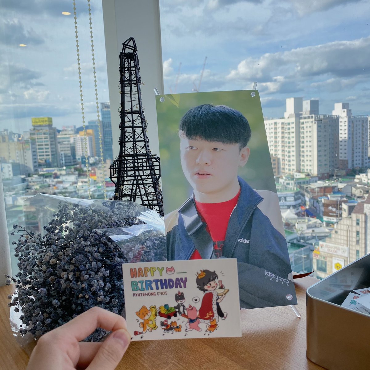 _u_nun__'s tweet photo. 오늘도 방문이요!ㅎㅎ
마지막날이라 아쉬운 마음에 들렀다가 갑니다ㅜㅜ 최대한 눈으로 많이 담아가요ㅜ 이런 이벤트 열어주셔서 너무 감사하고 고생하셨습니당🤗
#Happy_Jehongday_2020
#HAPPY_BIRTHDAY_RYUJEHONG #happy_birthday_ryujehong
@HBD_Ryu_Drop https://t.co/bPPgYriYUB