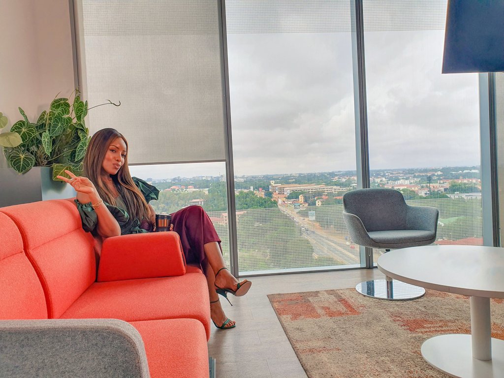 Joselyn_Dumas's tweet image. ... Up the 13th Floor 🏙 🇬🇭  #SCConnect #SCMobile 
 .
📸: @BlarneyBenjamin #WithGalaxy #ZFlip | Dress: @LoveLadyBiBa
