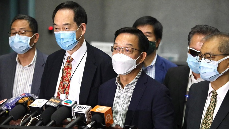 鄉議局多名代表今日(23日)與行政長官林鄭月娥會面，就新一份《施政報告》提交建議書。鄉議局主席、立法會議員劉業強會面後指，在今個財政年度可能出現3000多億元財赤下，建議政府可以發債，他認為現時低息環境發債是好方向，增加資金推動經濟