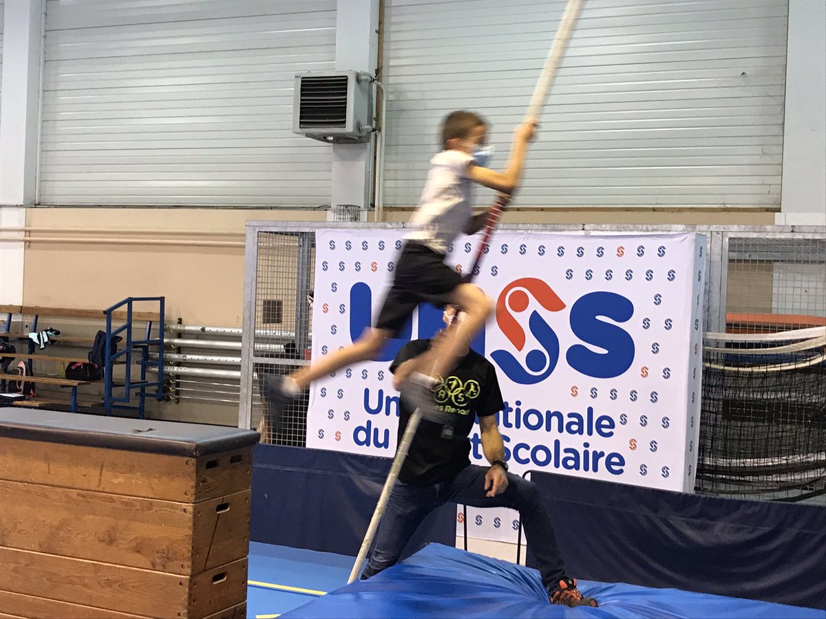 UNSS53's tweet image. Les AS de #Mayenne se mobilisent pour la #JNSS2020 élèves de 6eme encadrés par ceux de SSS au collège J.Renard de Laval @OuestFrance @unss @acnantes @lamayenne @CDOS53