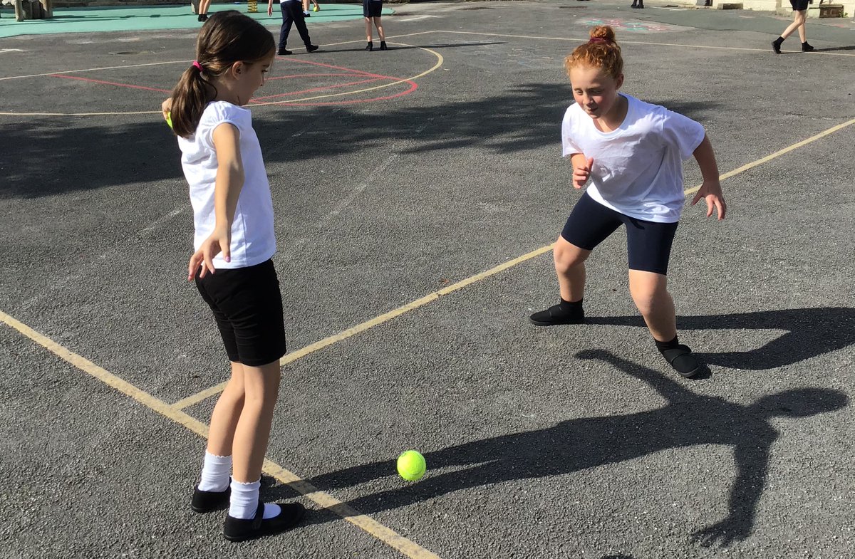 horsforth2017's tweet photo. Last week in P.E. Year 5 were testing their reaction skills. #quickreactions #catchitifyoucan https://t.co/UfTNpEq3ES
