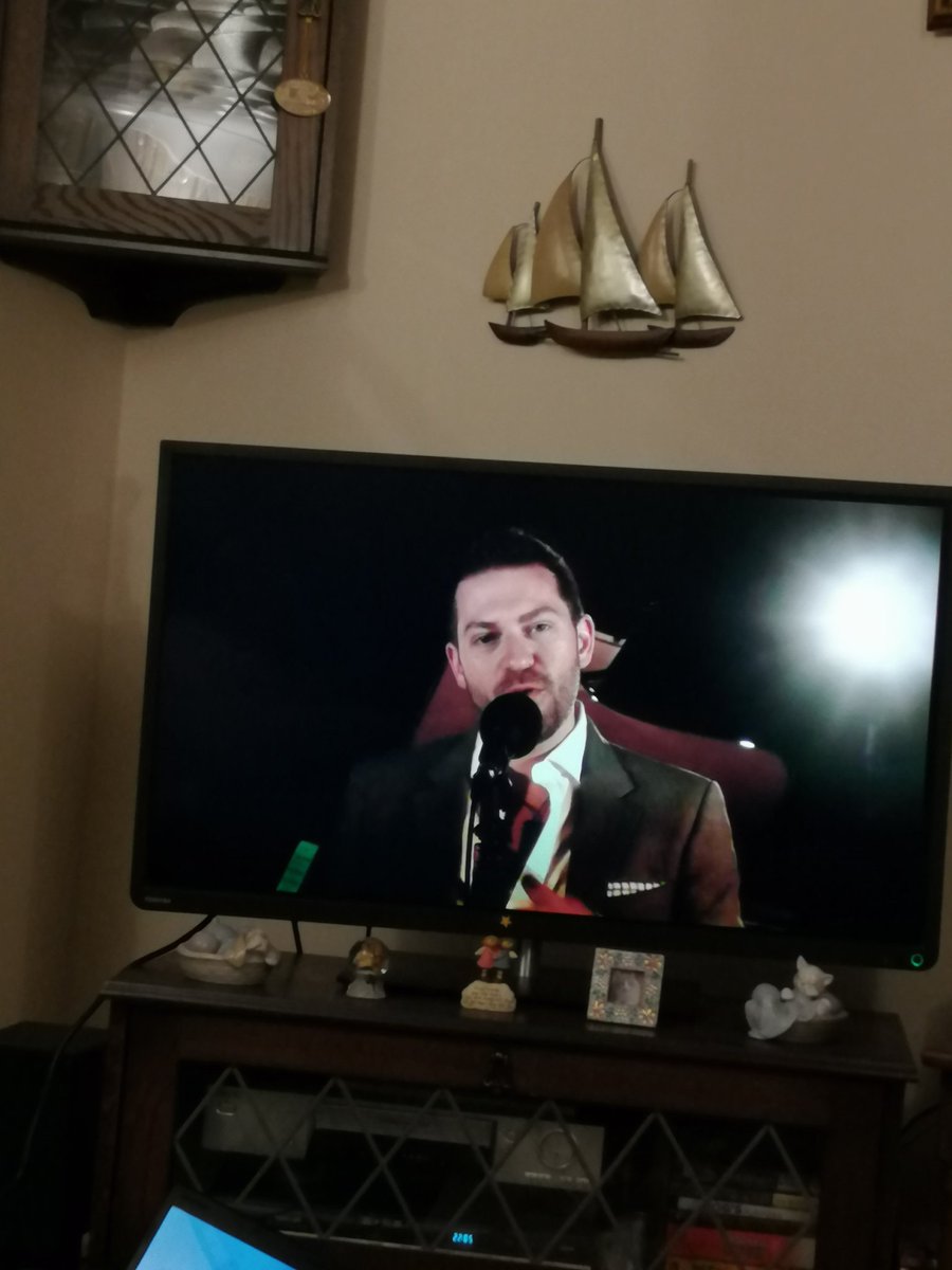 SuzFranklin's tweet photo. @JRobyns Absolutely loved the #URLive gig beamed straight to my living room. Such a good mix of new songs &amp; old favourites. My favourite was the Billy Joel medley though, your voice really suits his songs. Also loved the original from Then, Now &amp; Next, can't wait to hear more! 🎤 https://t.co/OFcrUMboaH