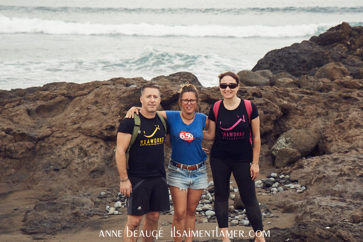 ProtecDesOceans's tweet photo. Avec @axsail et @BeaugeAnne Ramassage de déchets en quantité sur une plage au sud de Las Palmas de Gran Canaria. 44 marins, participants à la @MiniTransat2019 Nov 2019.
Des milliers de tubes plastiques découverts sous les galets. Cotons tiges, bâtons de sucettes,... https://t.co/hSMP1HzwRo