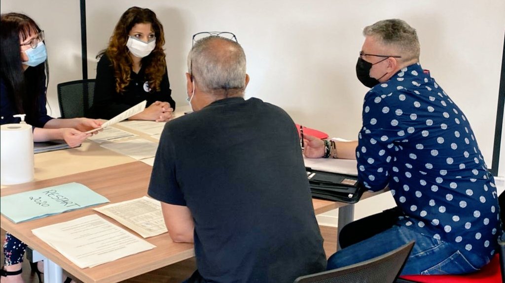 EmilieVidal_30's tweet photo. 📍#Restart en direct. Rencontres entre porteurs de projets et 14 cadres en projet de création d'activité. #AvecPoleEmploi de #Nîmes et le témoignage de Marc Antoine sté contrast. https://t.co/X3xGtzwTNU