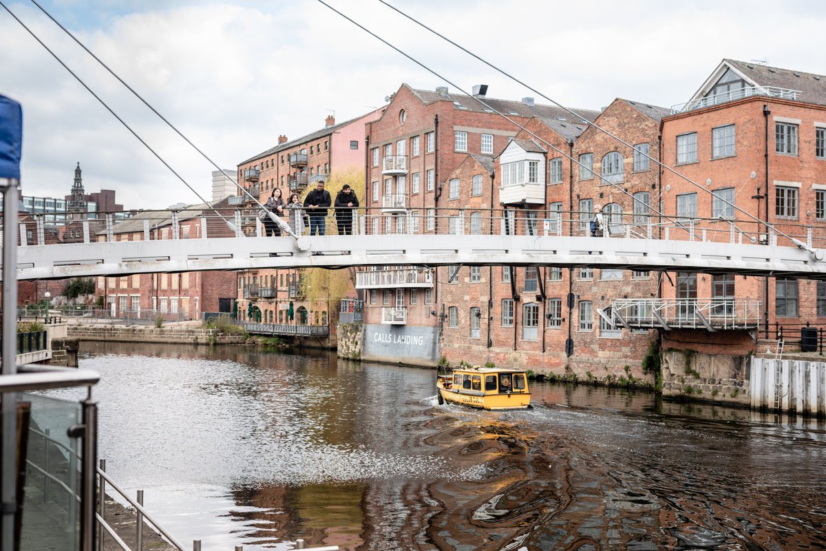 UniversityLeeds's tweet photo. From breathtaking arcades to hidden alleyways, Leeds is packed with incredible photo opportunities around every corner.

Where's your favourite place to snap a photo in Leeds? 📸 https://t.co/ok9eteAenQ
