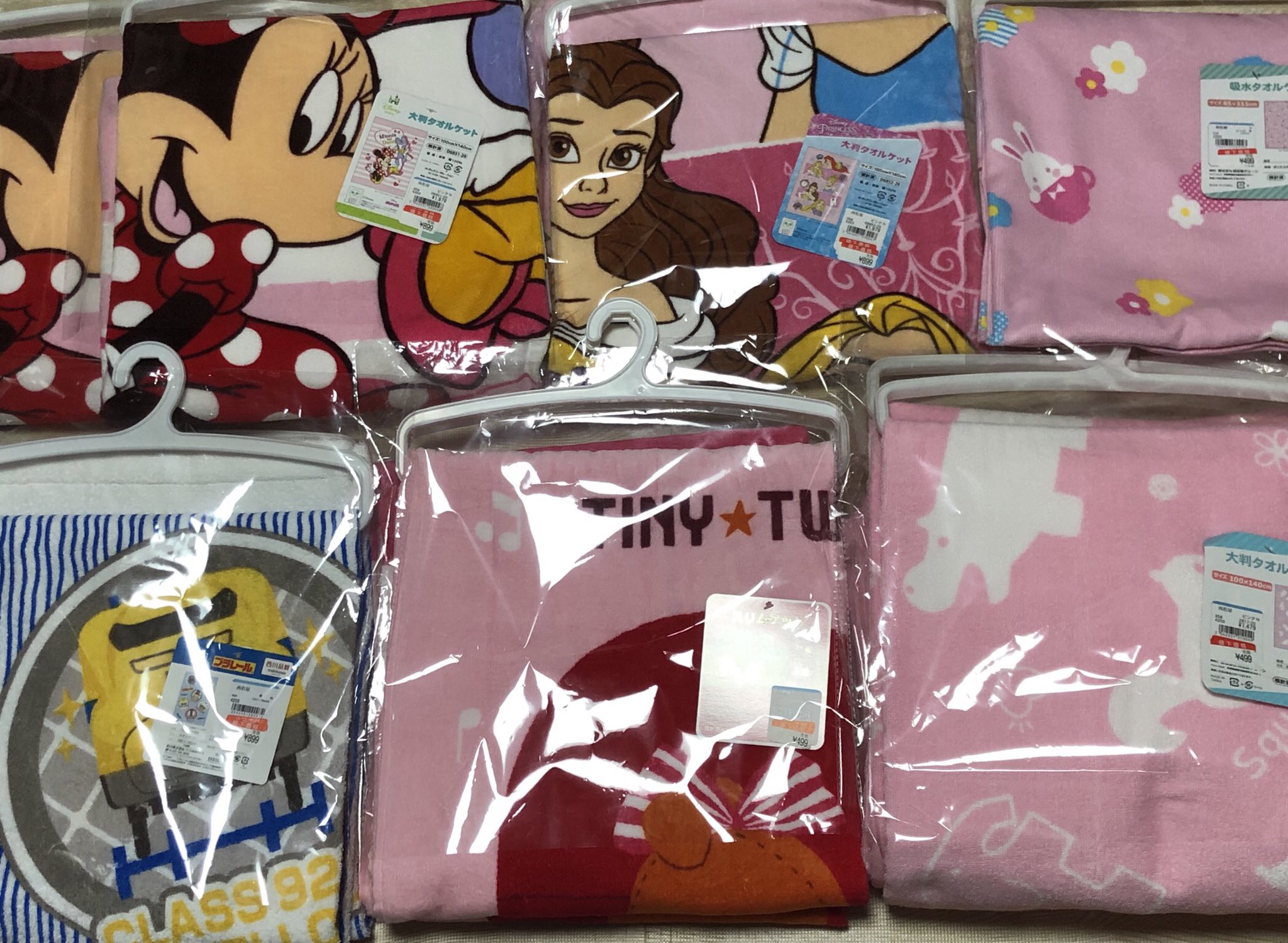 恋 狙ってたミニーちゃんのタオルケット買えた プリンセスは１枚しかなかったけど置いて来れなかった 499 プラレールとルルロロ299 大判と吸水ケット199 安っ 友達たちの代行分も買えてよかった ミッフィーのはあれからまだ値下げなし キティと