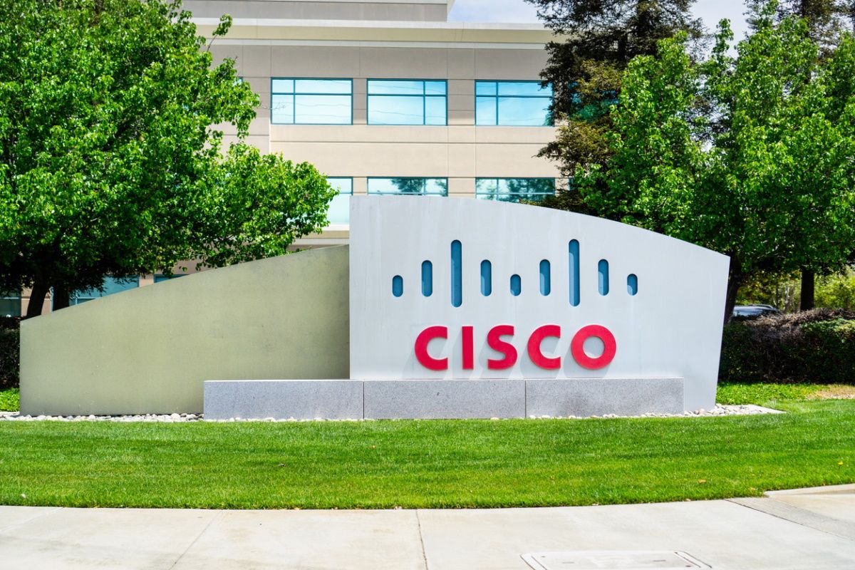 Cisco : un ancien ingénieur accède au réseau et bloque 16 000 comptes Webex buff.ly/3kHrdW4 #CNIL #RGPD #cybersecurite
