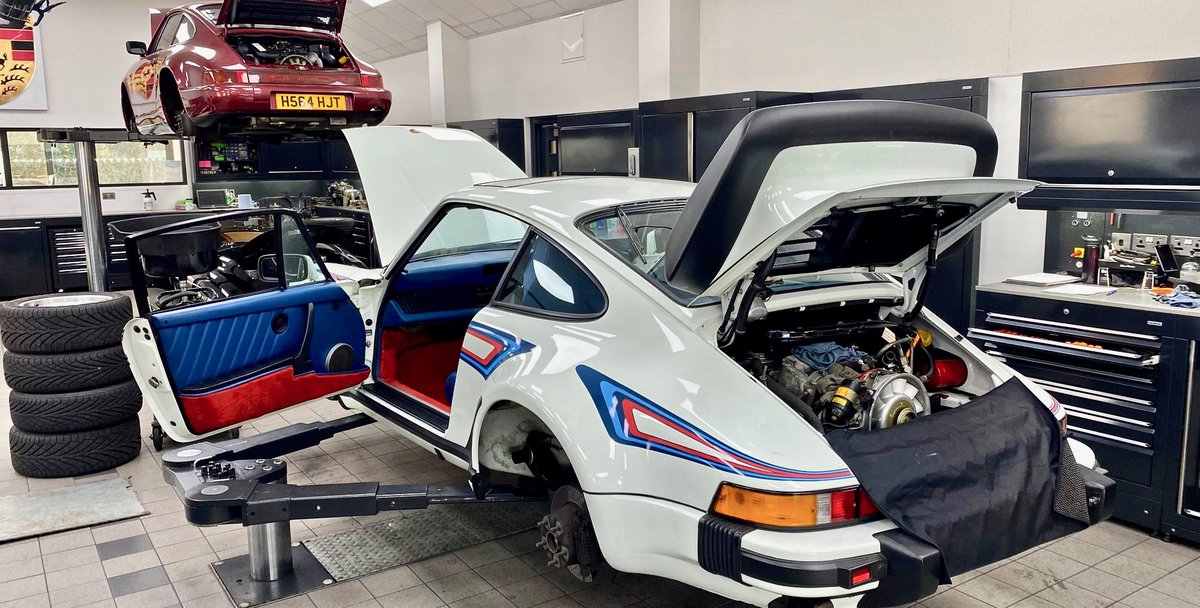 It is #WorkshopWednesday at #ParagonPorsche – this striking #classic911 is just one noteworthy visitor to our #EastSussex facility this week. Our Service Department is fully operational with sensible cleansing measures in place. Find out more today: paragongb.com