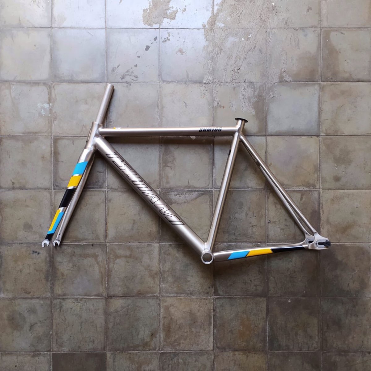 wweirdddd's tweet photo. READY
Frame Tsunami SNM100 2020
Size M/52
Kondisi BNIB
Kelengkapan frame, fork, headset, seatclamp
Warna Ti-Polish/Silver
harga : 3.8 juta
Kirim kirim amanah
wa : 082197641044
#fnfjb #fixie #fixiesurabaya #fixieindonesia #jualpartfixie #fixiebikemarket #jualfixedgear https://t.co/AeVD5nNnVA
