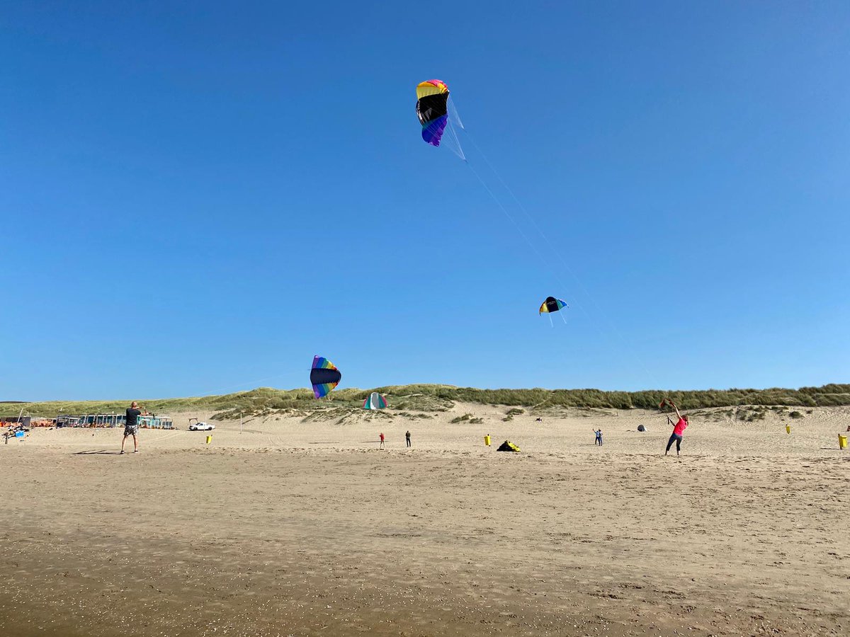 Events_NL's tweet photo. TIP @noordwijkevents: Meer coronaproof kun je ‘t niet hebben. #Echopper tour #Noordwijk #bollenstreek en #vliegeren #powerkiten op het #strand #teamuitje #stranduitje #bedrijfsuitje #personeelsuitje #event #escooter https://t.co/cDSH2jdMx8  @VisitNoordwijk https://t.co/KKsEEm36F3