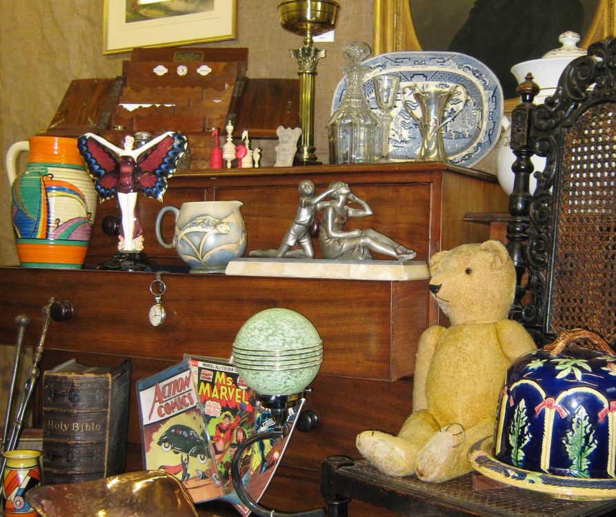 We can't do anything about the changing weather, but we can recommend the best rainy day activity - a spot of retail therapy!!
Here are just some of the many attractions in our beautiful town - ow.ly/qNUc50ByEbS