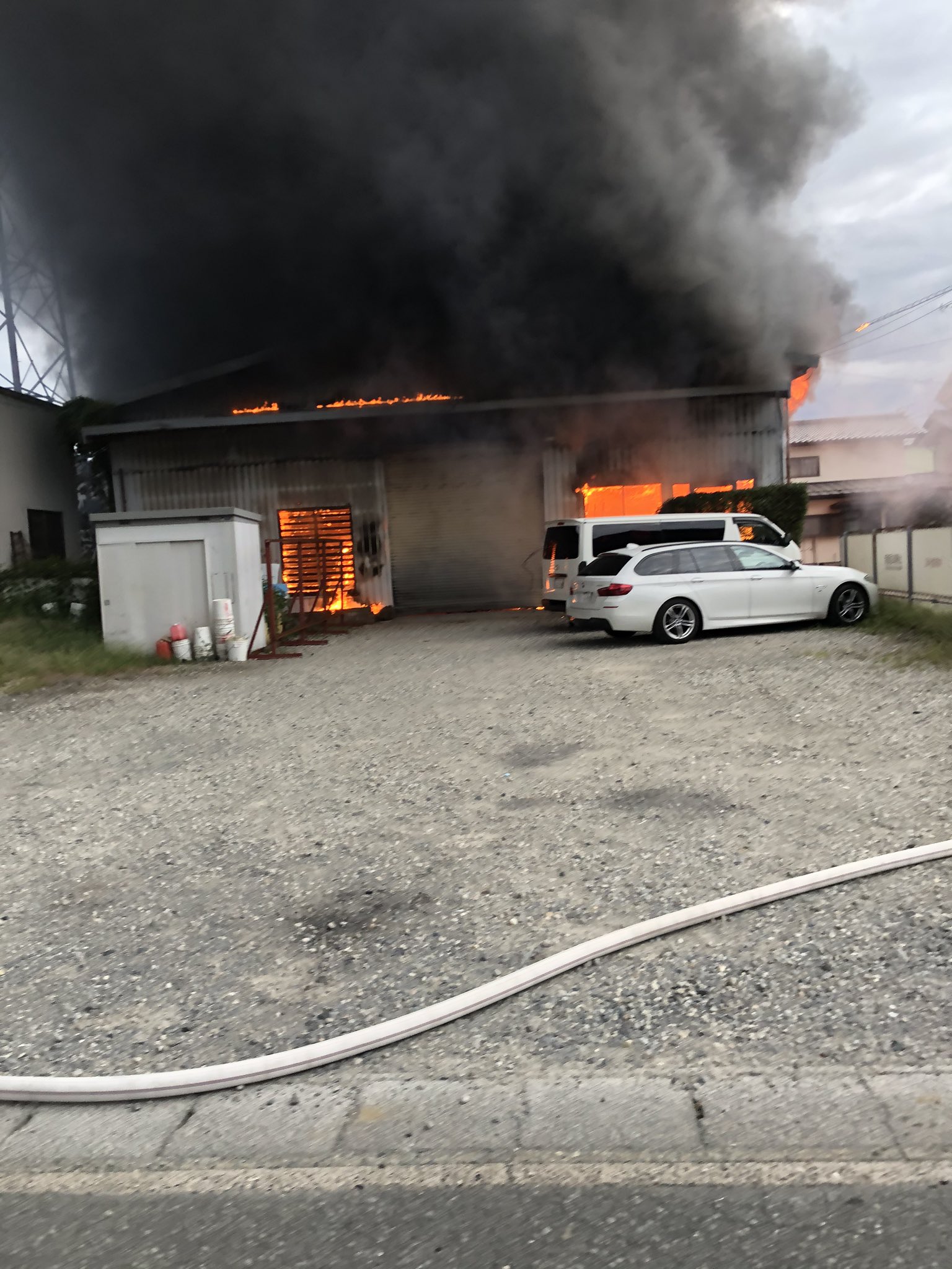 長野市青木島町綱島で大きな火事が起きている画像