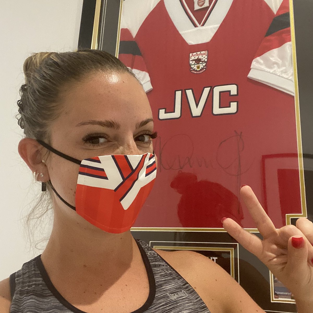 If we win tonight a follower who RTs will get a face mask...from sheworeshop.com