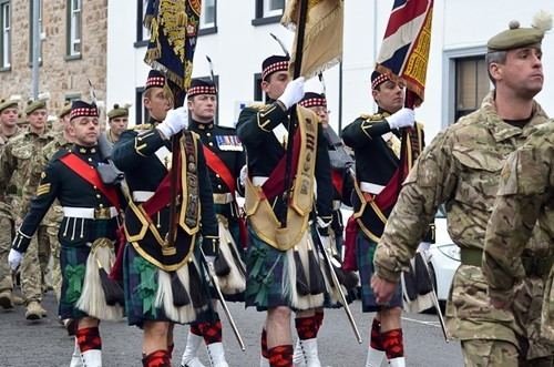 The 74th Highland Regiment played an important part at  #Assaye marching along the line and taking the brunt of the Mahratta volley fire. They were awarded a 3rd "Assaye" Colour (addition to the King's & Regimental) today carried by 2 SCOTS.  #OnThisDay  #WellingtonWednesday