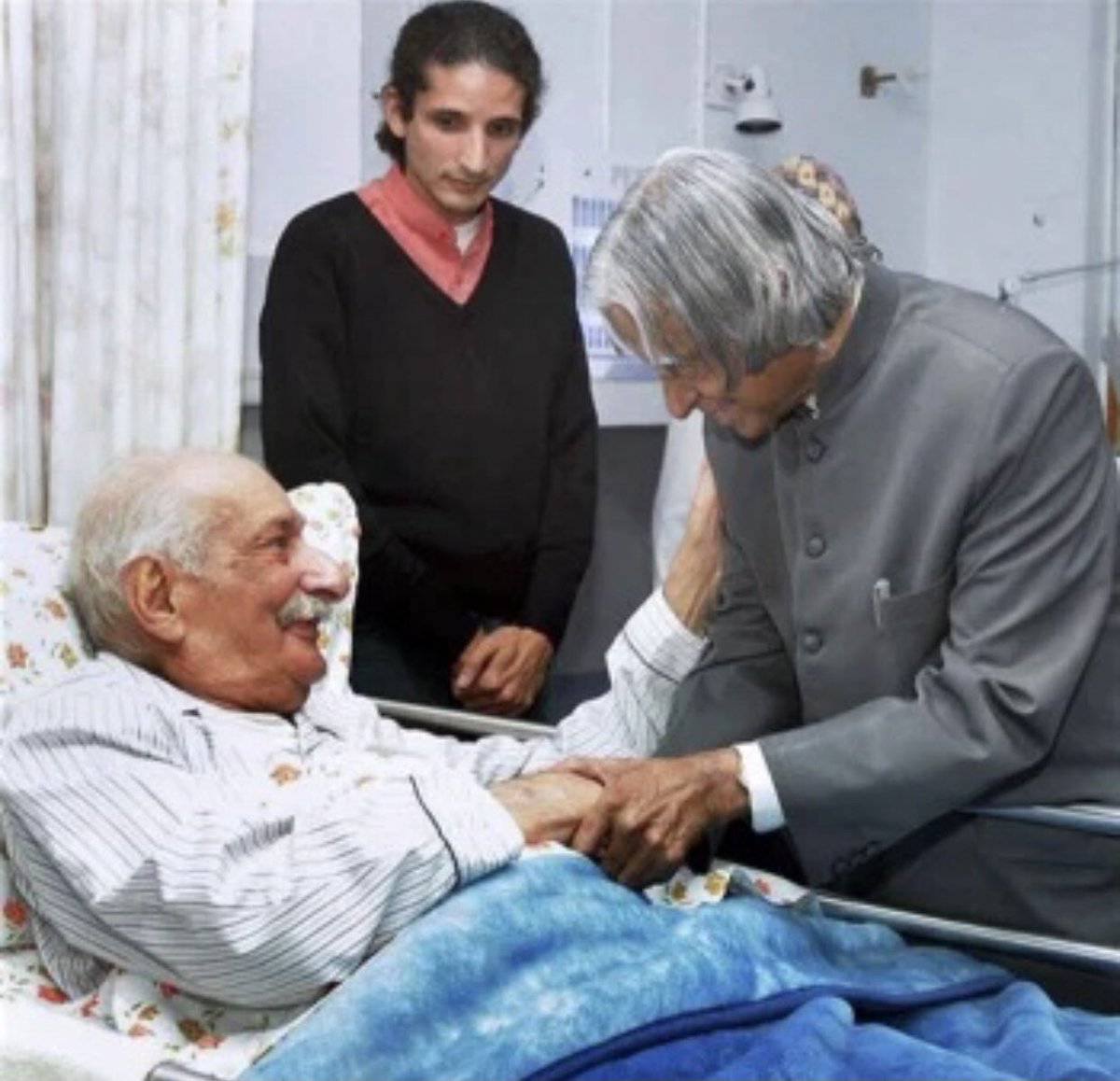 Legendary Sons of India : When Dr.Abdul Kalam was the President he visited Coonoor. On reaching he came to know that Field Marshall Sam Manekshaw was in the Military Hospital there. Dr.Kalam wanted to visit Sam which was unscheduled. Arrangements were made.