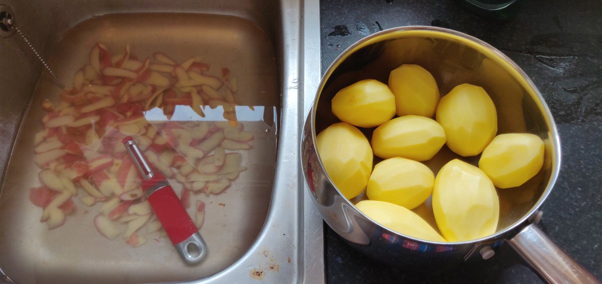 I like to use a peeler because I feel I lose less of the potato with it. I'll gather up the peels for  @geekgirlpsych's compost pile. Céim a dó: cut the spuds into roughly equal sized pieces.