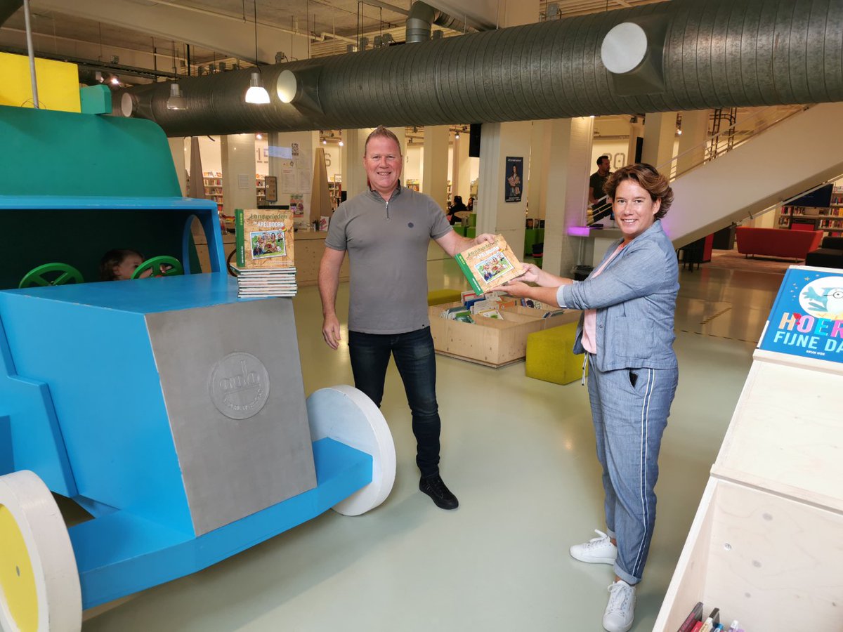 Vanaf vandaag komen alle basisscholen in #Apeldoorn naar een CODA vestiging om voor iedere leerling in groep 5 een exemplaar van het in opdracht van de <a href="/gem_apeldoorn/">Gemeente Apeldoorn</a> geschreven boek ‘Lang geleden in Apeldoorn’ op te halen. #HetGroteVerhaalvanApeldoorn