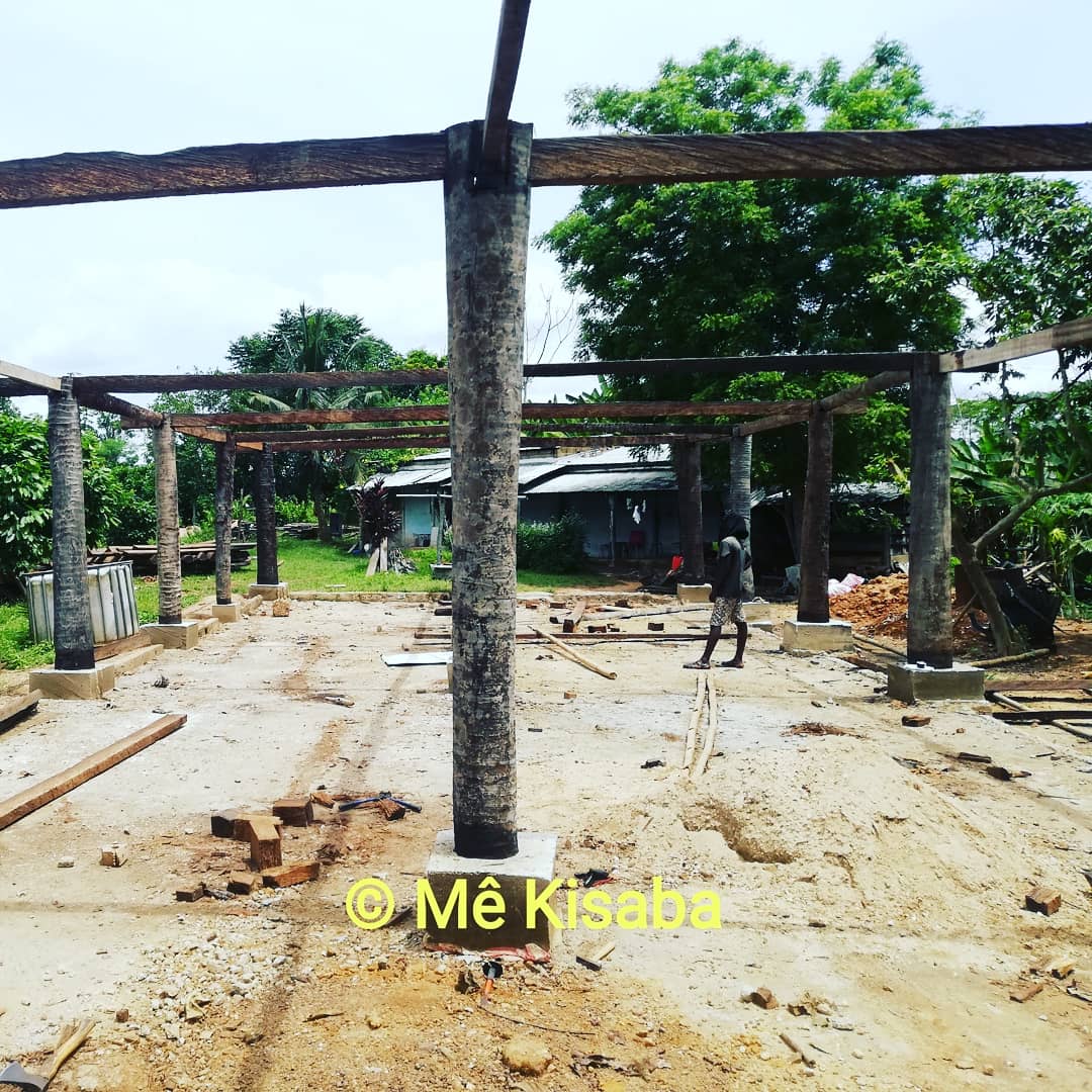 KisabaMe's tweet photo. #Assemblage des #piliers de #ronier on avance #petitàpetit 
#mekisaba #Abidjan #cotedivoire #maquis #Azaguié #authenticalmaquis #african #mood #food #drinks #music #lounge #restaurant #barcafe #ecolo #brousse #nature #auvert #Akyé #culture #coeur  
#DomaineduCorossol https://t.co/WKSYTD0nSf