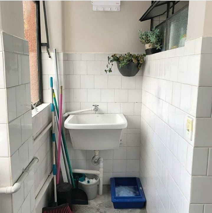 RoberReform's tweet image. 🧱 No hay espacio pequeño... ¡solo mal aprovechado!
🔄 El #AntesYDespués de esta galería con un pequeño lavadero es la muestra de que cualquier rincón de tu casa puede ser útil y bonito.

#AntesYDespués #reformas #obras #obrasyreformas #LaEnvidiaDelVecindario