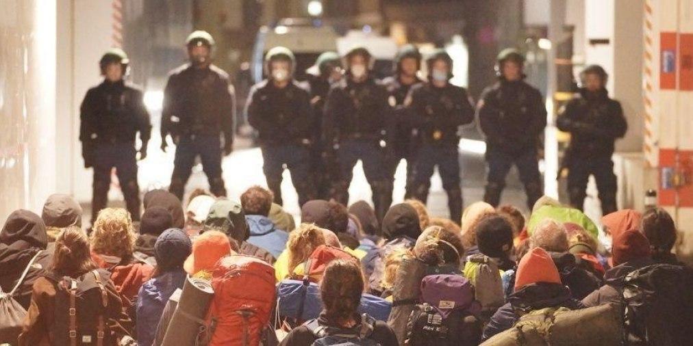 RogerWakeUp tweet media