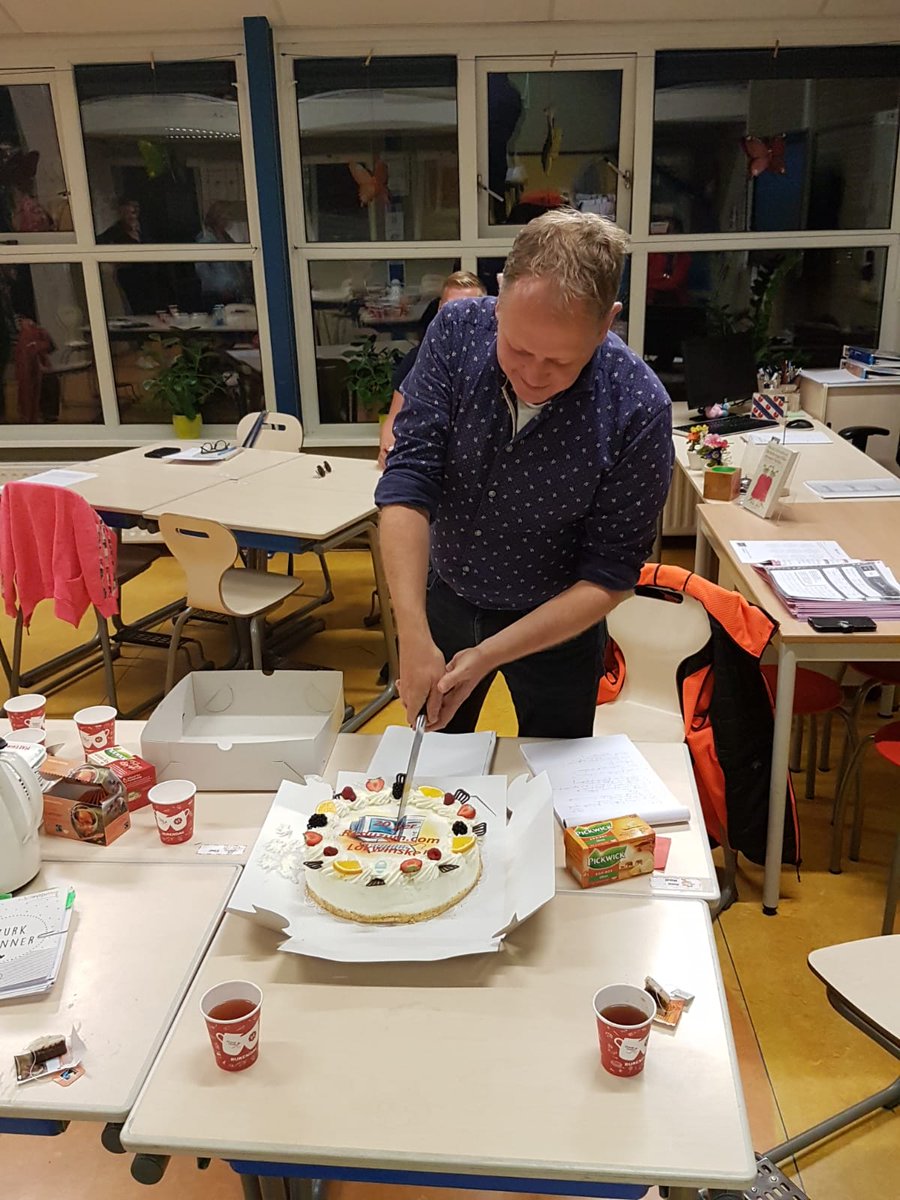 ReduzumCom's tweet photo. Hjoed bestiet https://t.co/DBo0R8ykSF 20 jier. Hâldt de site yngaten, we krije nije foarmjouwing. #jierdei #taart https://t.co/r7AuBgXP2X